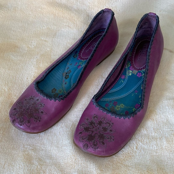 Clarks Shoes - ✨HOST PICK✨ Indigo by Clark’s embroidered flats
